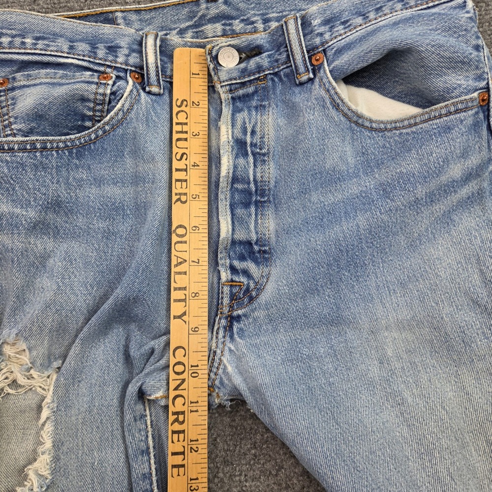 Vintage Levis 501 Jeans Mens 31x34 Straight Leg Light Wash Grunge Denim Y2K - Picture 10 of 11